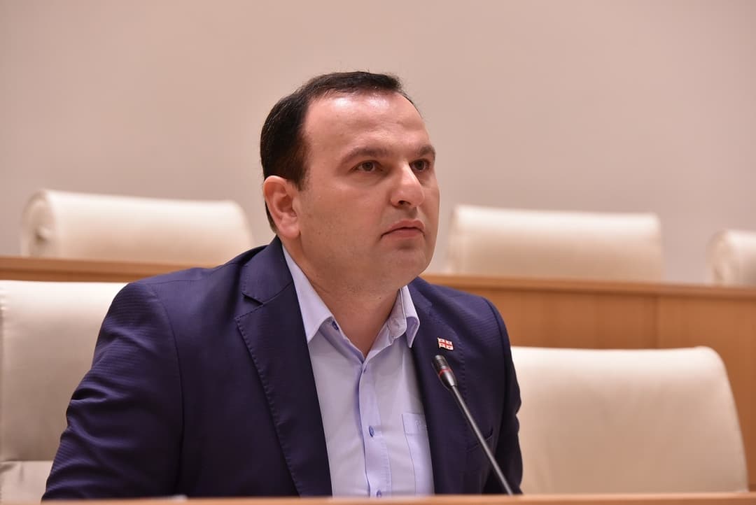 პაატა მანჯგალაძე უმრავლესობას – ემიჯნებით თუ არა პრემიერ-მინისტრის გუშინდელ განცხადებებს?