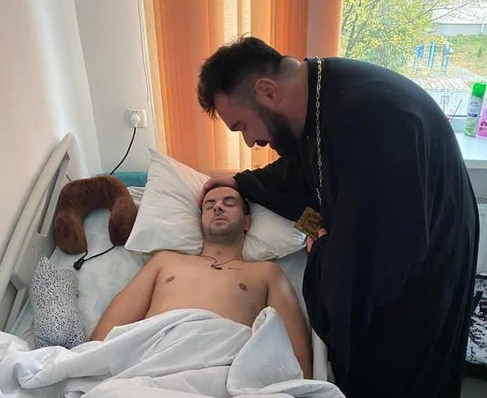 “უკრაინაში ყველაფერს უკეთებენ, მაგრამ აქ გაჩერება შედეგს ვერ გამოიღებს, აუცილებელია ამ ბიჭის გაყვანა ევროპაში, სადაც სრულიად ჩაუტარებენ რეაბილიტაციას”