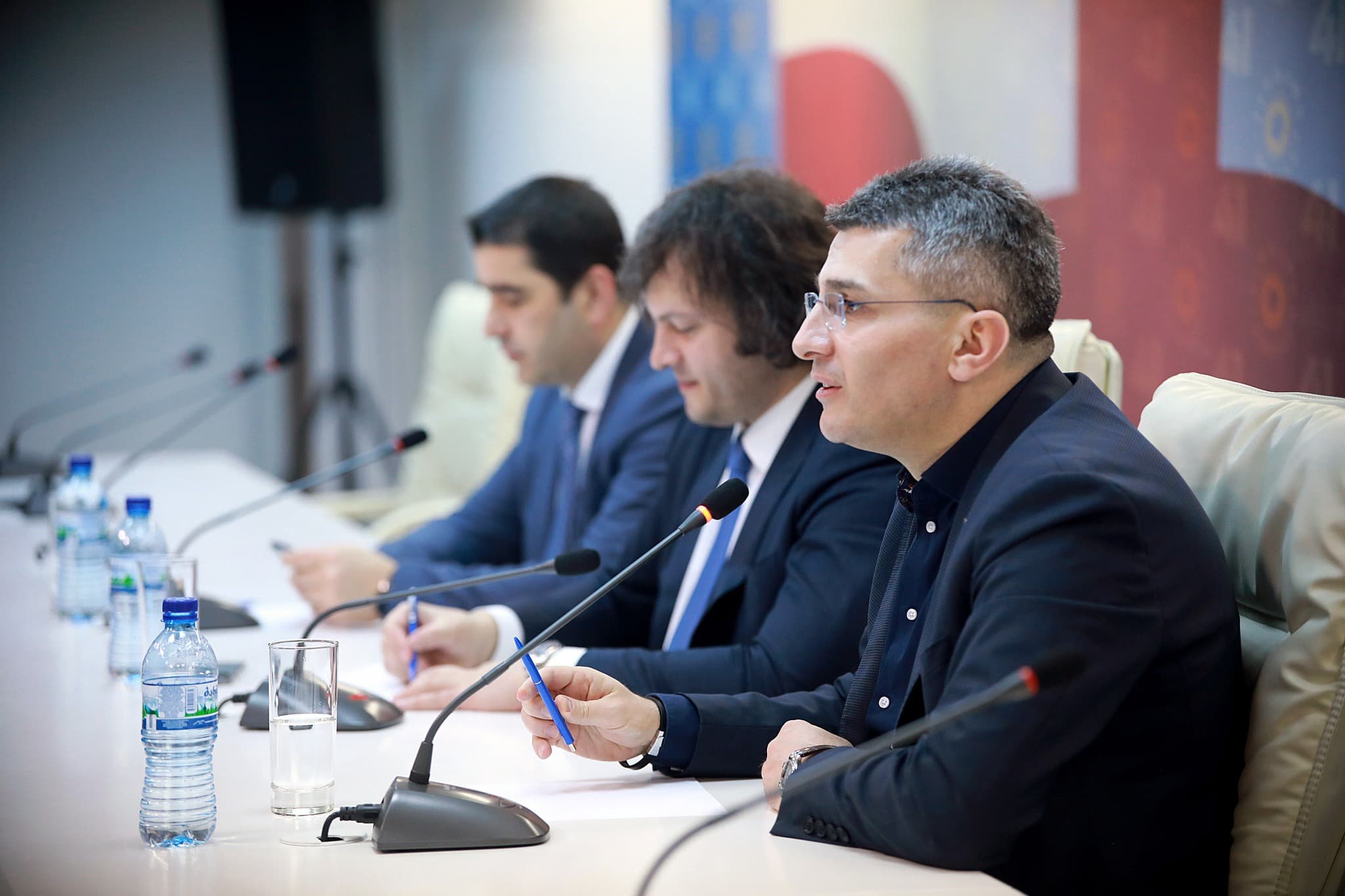 Frontnews image description