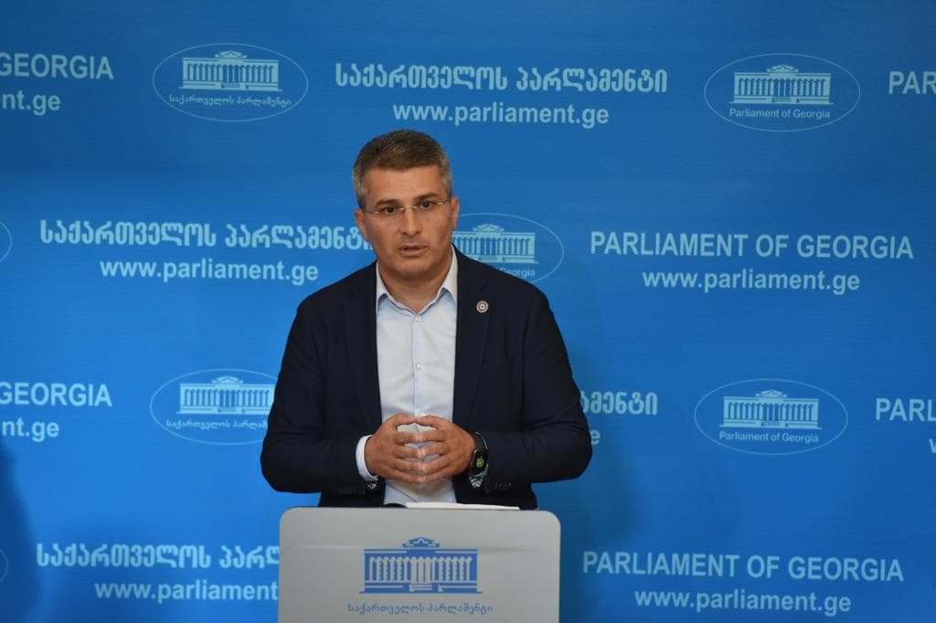 მდინარაძე დაუშვილს – თქვენი ლიდერი რომ ახლოს იყო ქოლცენტრების სქემის თავში მყოფ ადამიანებთან, ეჭვი გვქონდა, მაგრამ ასე დეტალურად თუ იცნობდით ამ თემას, ნამდვილად არ გვეგონა