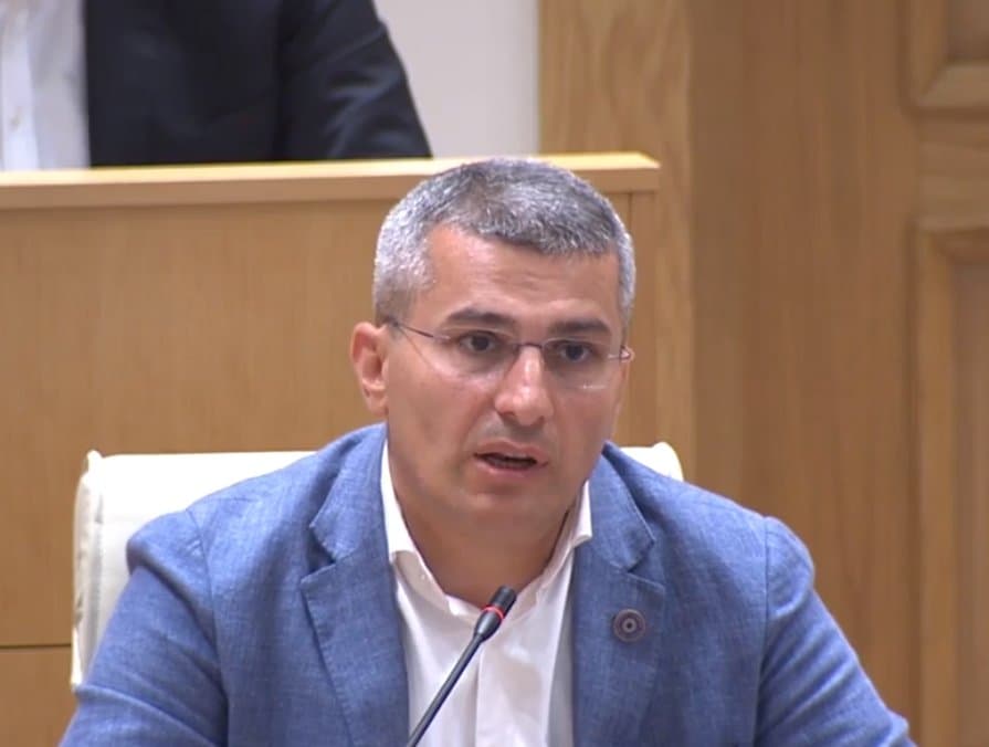 მამუკა მდინარაძე – წარმოიდგინეთ, რამდენად უხეში აქტია მისი მხრიდან, ბოდიშის მოხდა გარდაცვლილი გმირების და მისი ოჯახებისათვის მთავრობის პოლიტიკური კურსის გამო