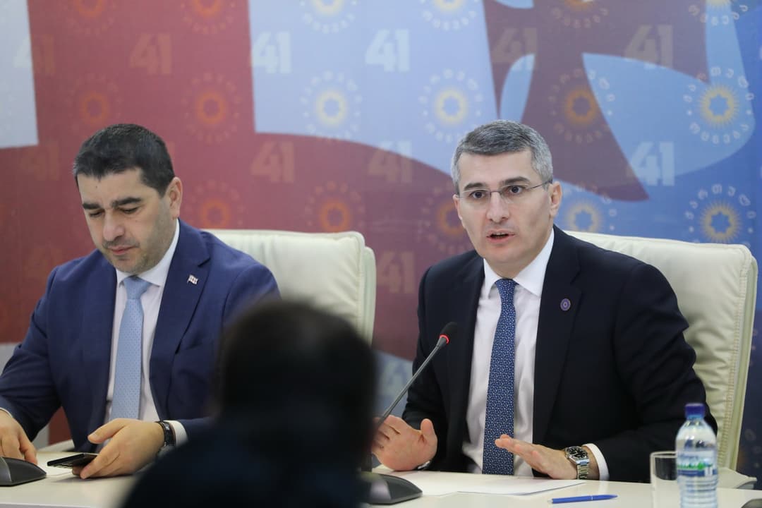 საპარლამენტო უმრავლესობის სხდომაზე რამდენიმე საკადრო გადაწყვეტილება მიიღეს