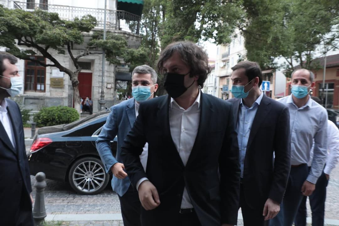 “ქართული ოცნების“ ლიდერები აჭარაში მერობის კანდიდატებს და შტაბების ხელმძღვანელებს შეხვდნენ