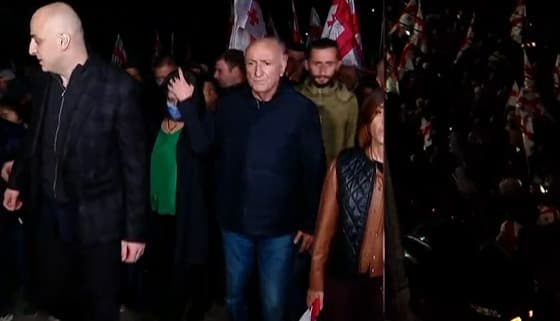 ზუგდიდში საოლქო კომისიასთან ოპოზიციის აქცია იმართება