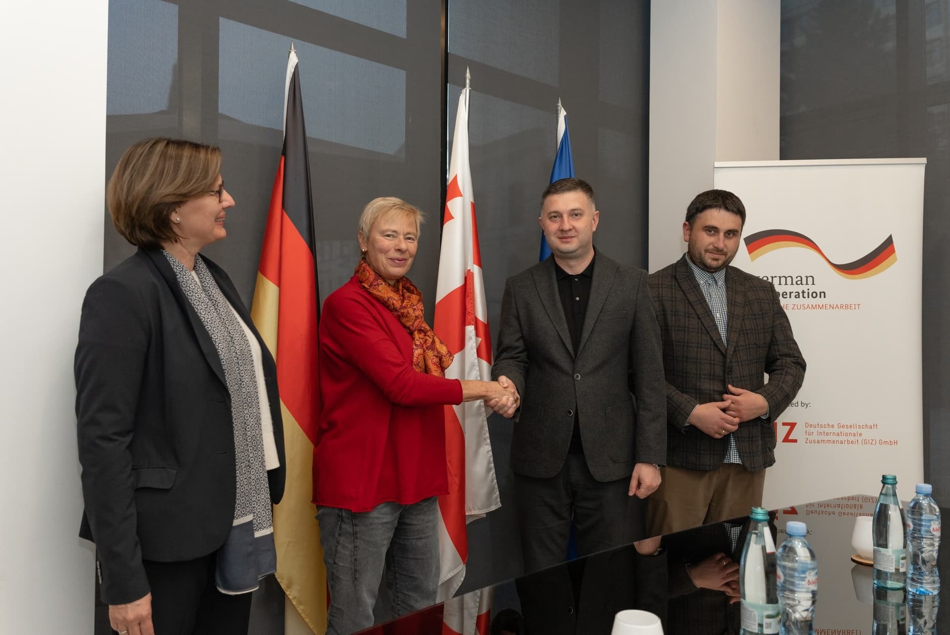 Frontnews image description