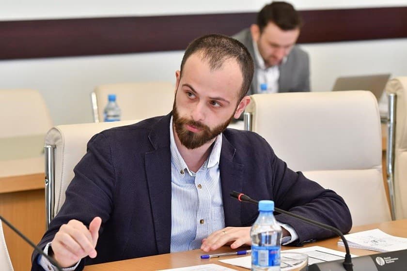 ვახუშტი მენაბდე აცხადებს, რომ საკონსტიტუციო სასამართლოს სამ მოსამართლეს პატივს სცემს, მაგრამ მათ პოზიციას არ იზიარებს