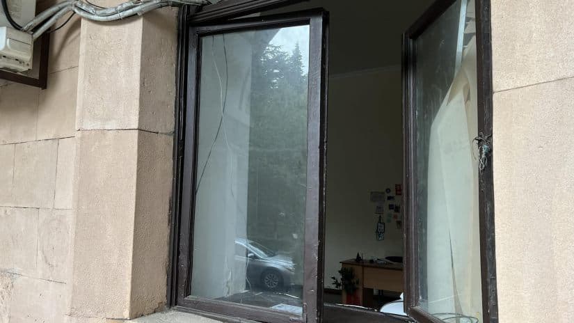 ქუთაისის მერიის მედიაცენტრიდან “მთავარის” კომპიუტერი და “ტვ პირველის” კამერა მოიპარეს