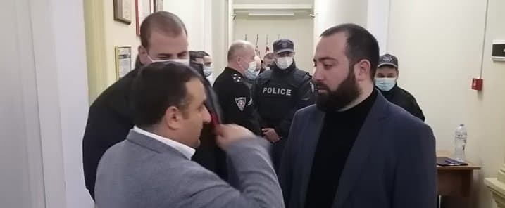 ბათუმის მერიაში ისევ ხმაური და დაპირისპირებაა