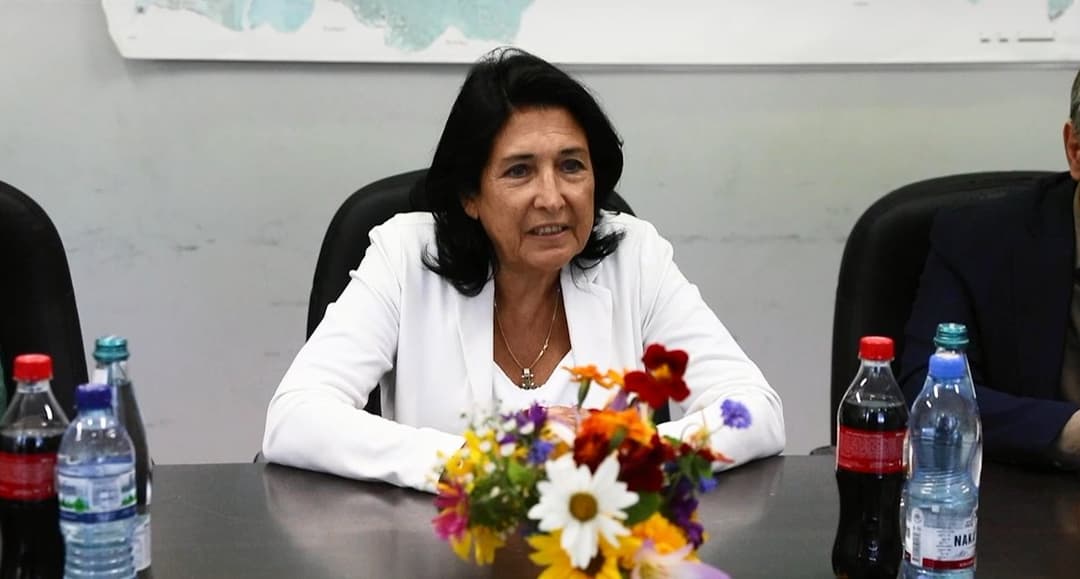 სალომე ზურაბიშვილი მესტიაში ადგილობრივი ხელისუფლების წარმომადგენლებს შეხვდა