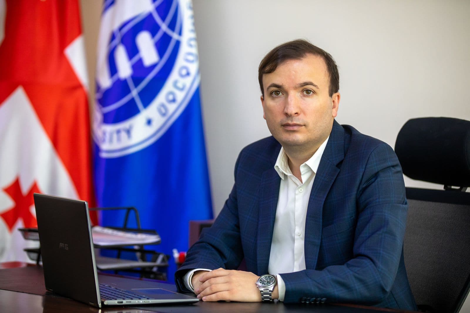 Frontnews image description