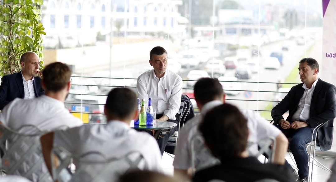 გიორგი გახარია ბათუმში მეზღვაურებს შეხვდა