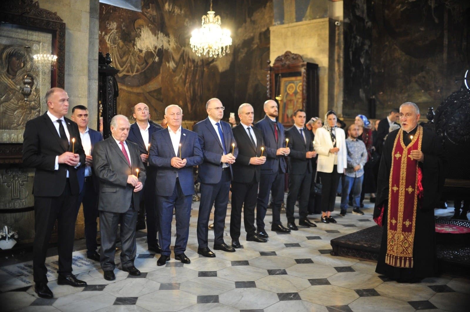 Frontnews image description