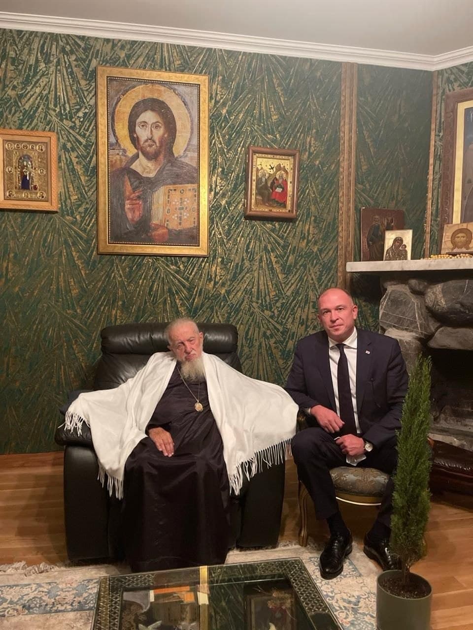 Frontnews image description