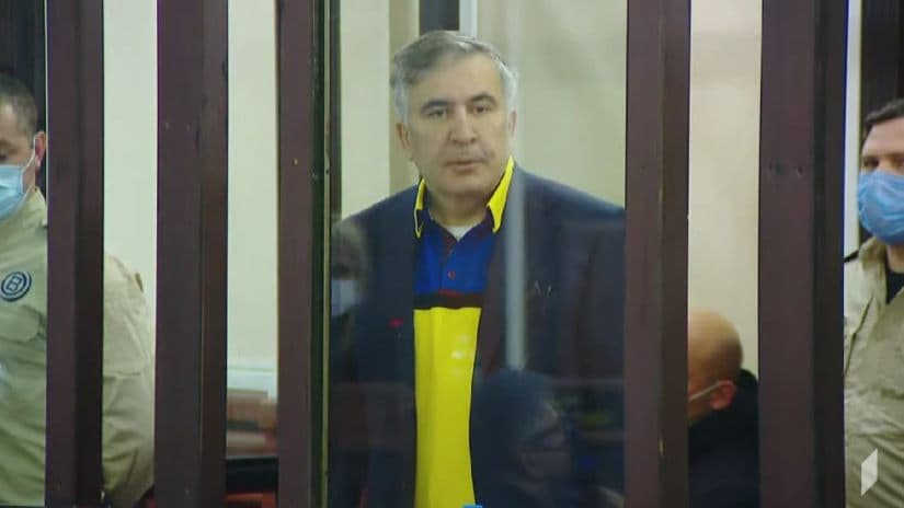 Saakashvili claims his personal doctor is not allowed to see him, while stylist is