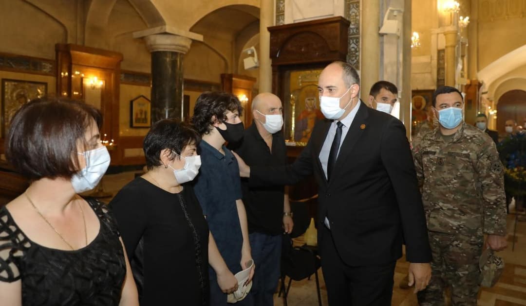 თავდაცვის მინისტრი სამებაში აფხაზეთის ომში დაღუპულთა სამოქალაქო პანაშვიდზე იმყოფებოდა