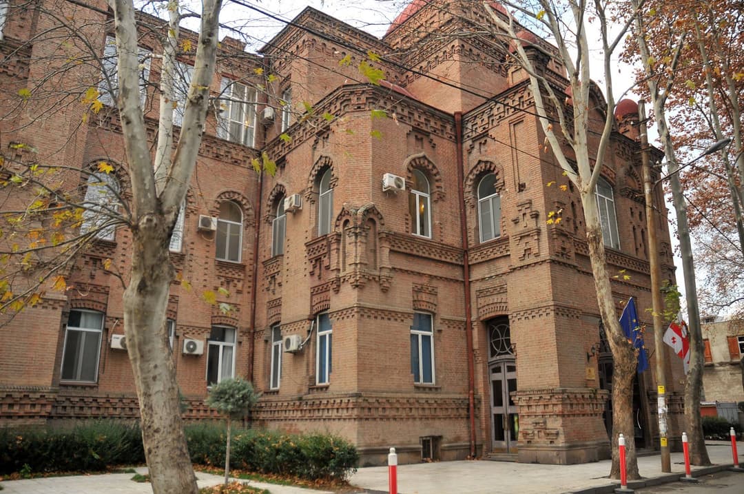 განათლების სამინისტრო – მშობლიურ ენაზე განათლების მიღების უფლების უხეში დარღვევა ეწინააღმდეგება საერთაშორისო სამართლის ძირითად ნორმებს