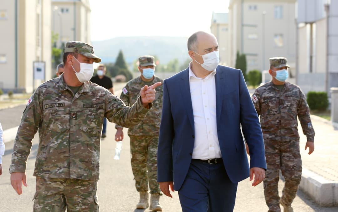 ჯუანშერ ბურჭულაძე ეროვნული თავდაცვის აკადემიაში გაუმჯობესებულ პირობებს გაეცნო