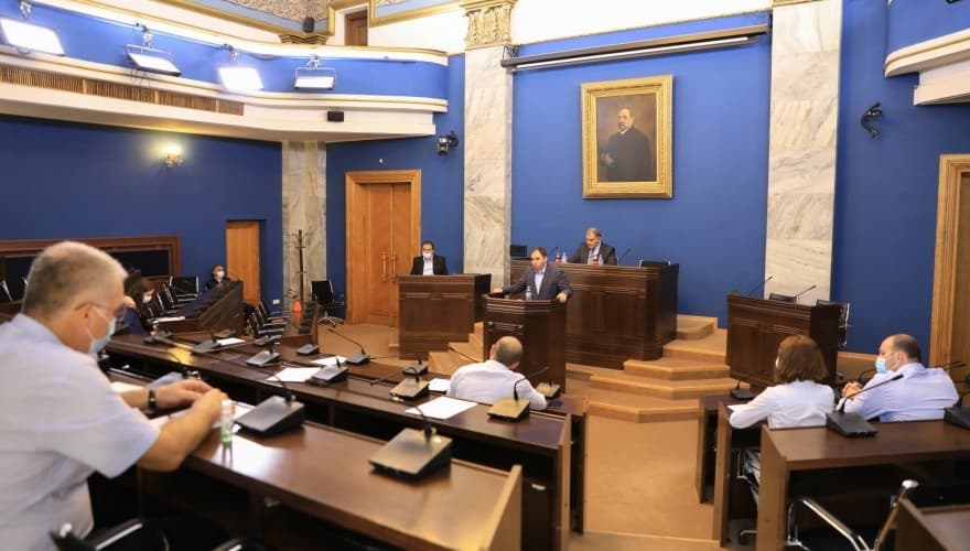 პარლამენტი ოფიციალური საერთაშორისო სიმბოლოების შებღალვისთვის ადმინისტრაციული პასუხისმგებლობის დადგენაზე მუშაობს