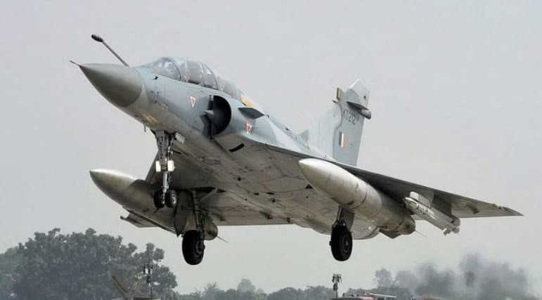 მაკრონი – უკრაინელი მფრინავების მომზადება Mirage 2000-სთვის უახლოეს დღეებში დაიწყება