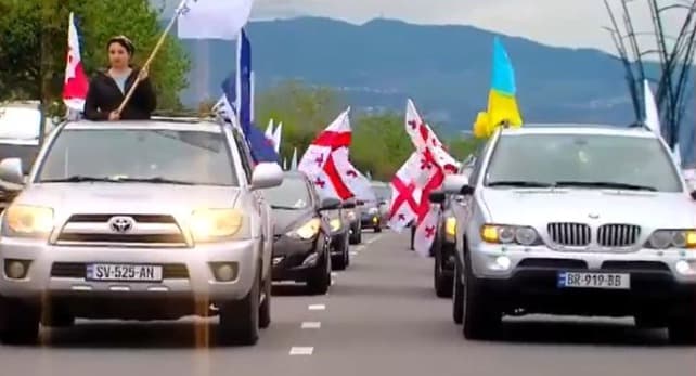 რუსთავის ციხესთან მესამე პრეზიდენტის მხარდამჭერი აქცია იმართება