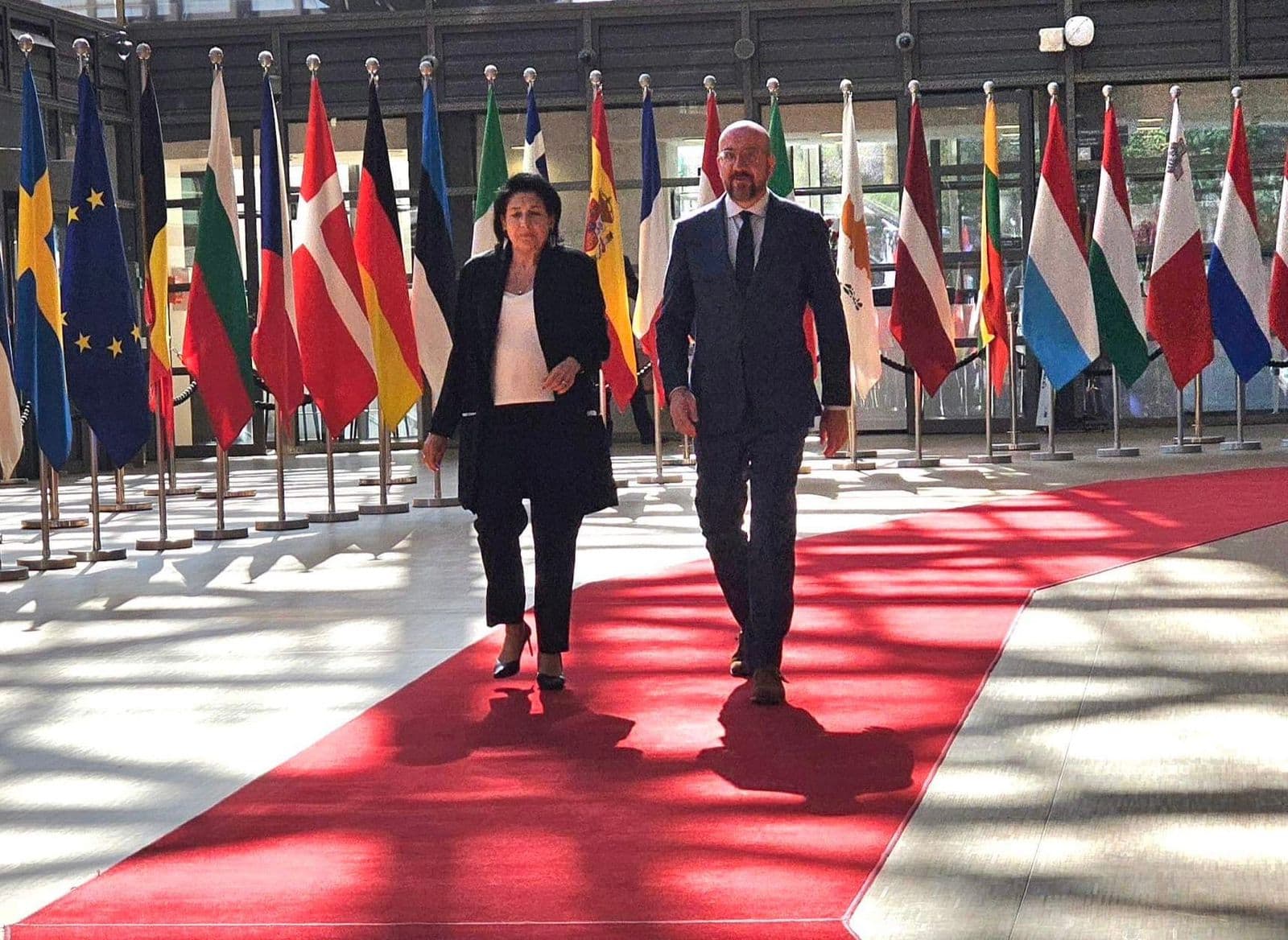 Frontnews image description