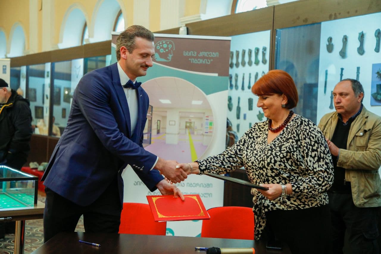 Frontnews image description