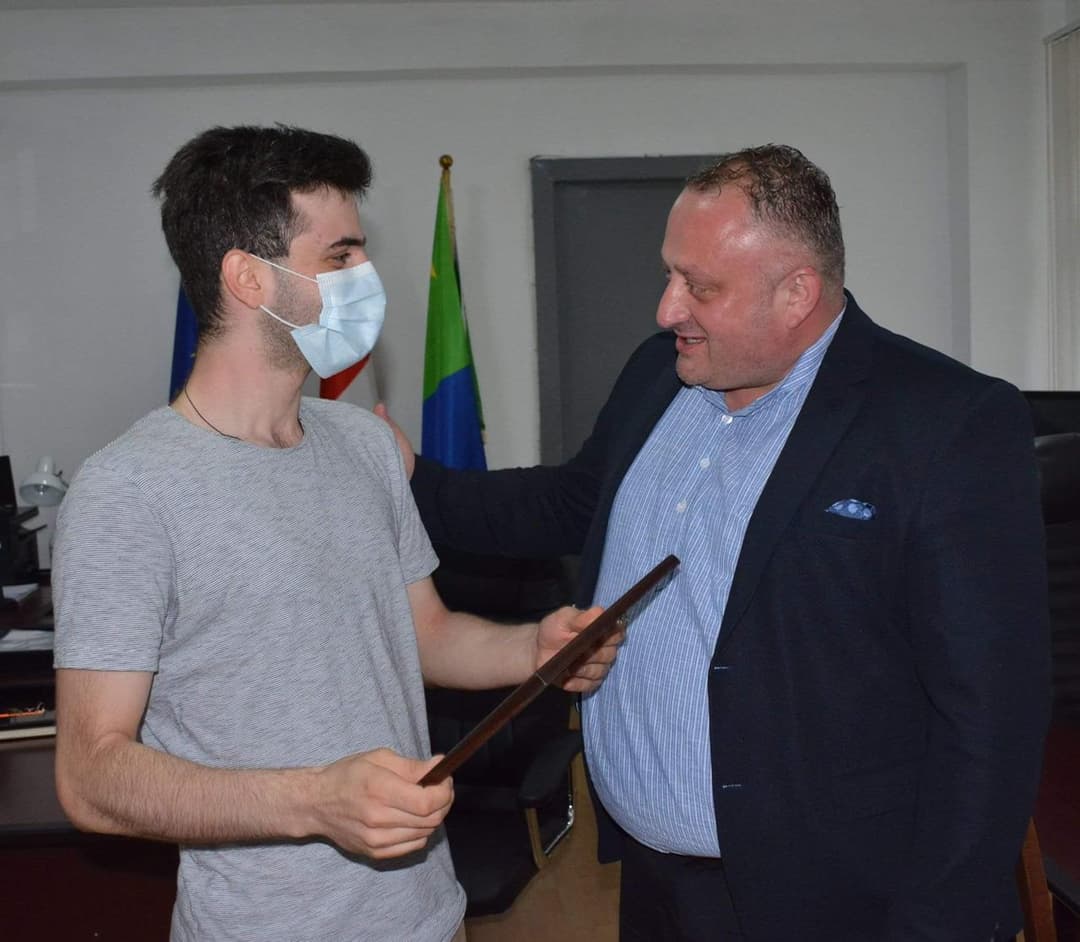 გივი მოდებაძე სანდრო გეგეჭკორს და მის პედაგოგს შეხვდა