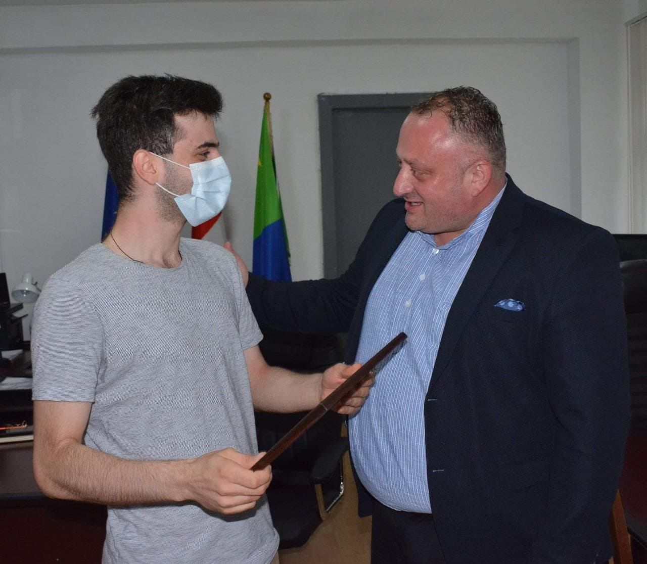 Frontnews image description