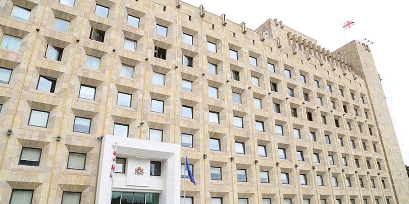 მთავრობის ადმინისტრაცია – იმის გათვალისწინებით, რომ დიპლომატიურ წარმომადგენლობების გამართულ ფუნქციონირებას ექმნება სირთულეები, მთავრობა იმოქმედებს გაცხადებული სამართლებრივი რეაგირების შესაბამისად