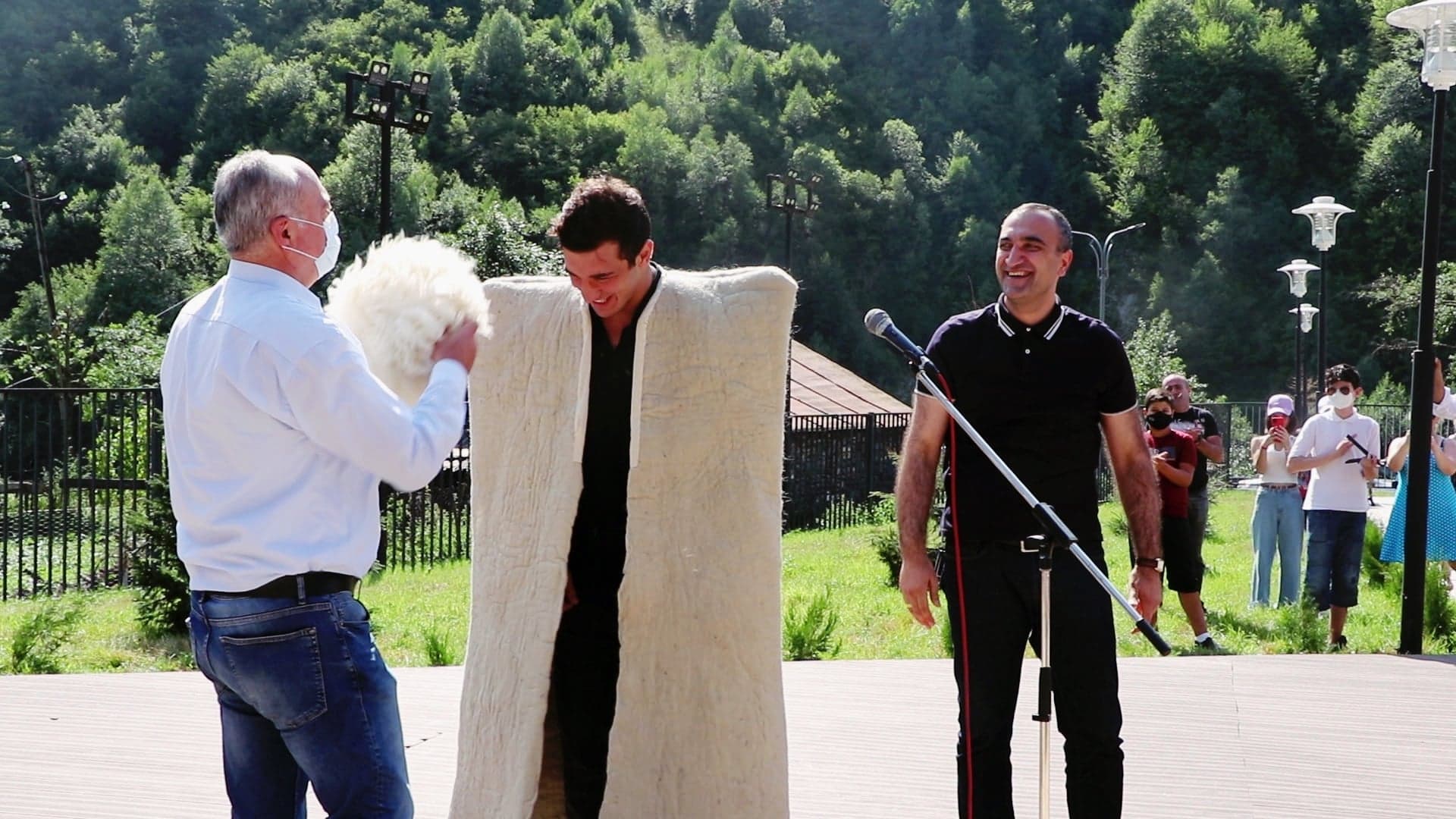 Frontnews image description