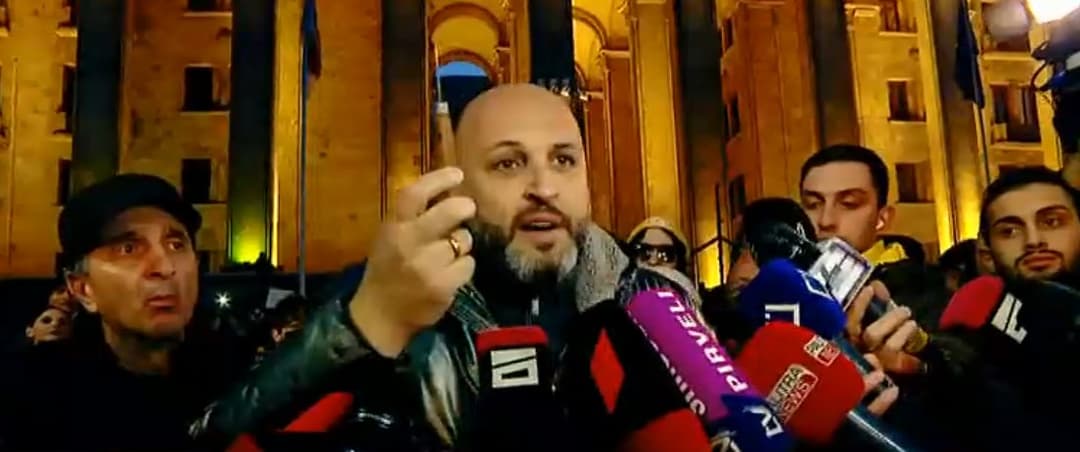 ირაკლი ნადირაძეს რუსთაველის გამზირზე მიმდინარე აქციაზე თავს დაესხნენ
