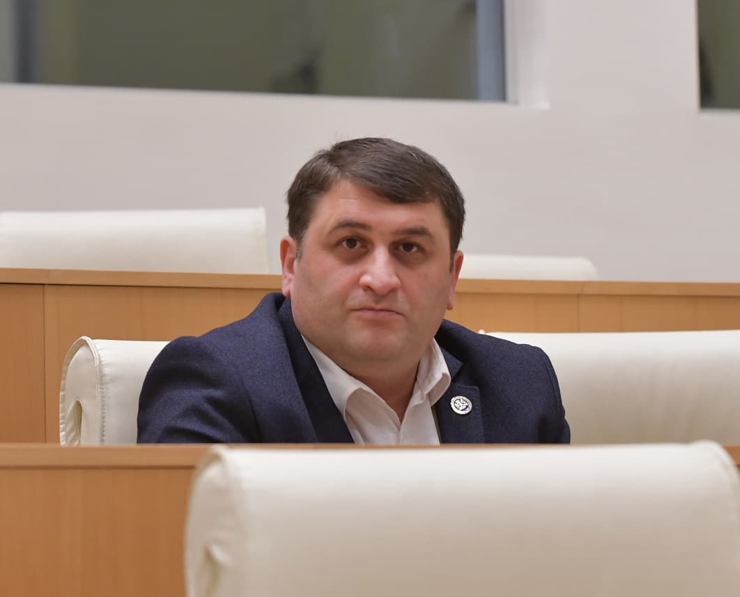 ტარიელ ნაკაიძე – კუთხეში მიყენებული და გაფარჩაკებული პარტიის ლიდერს ჰგონია, რომ მუსლიმების და სხვა უმცირესობების დაცვა მძიმე რეპუტაციაა