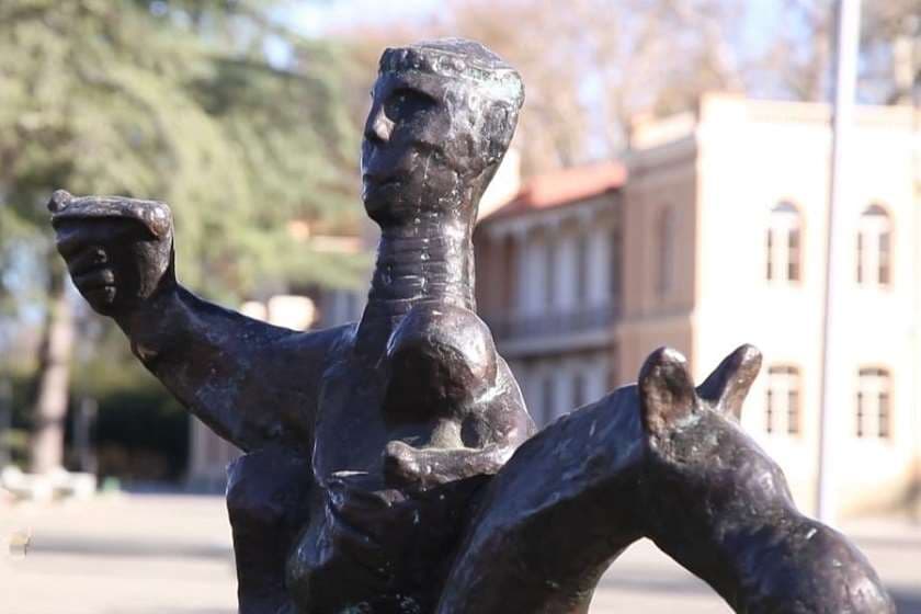 Frontnews image description