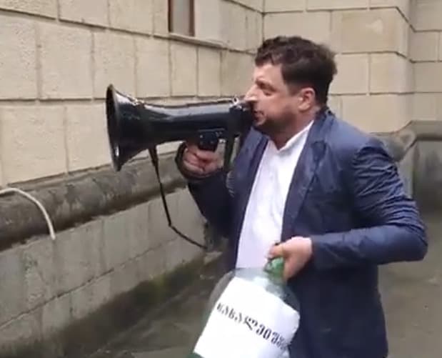 Frontnews image description