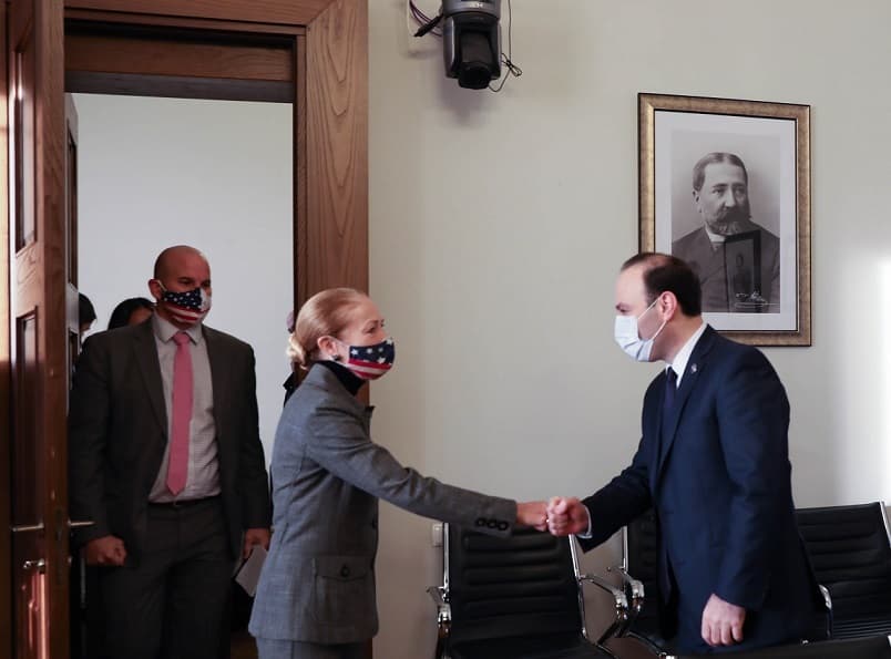 კელი დეგნანი – ჩვენი რეკომენდაციაა, კანონის მიღების პროცესი შენელდეს ან გარკვეულწილად დაპაუზდეს