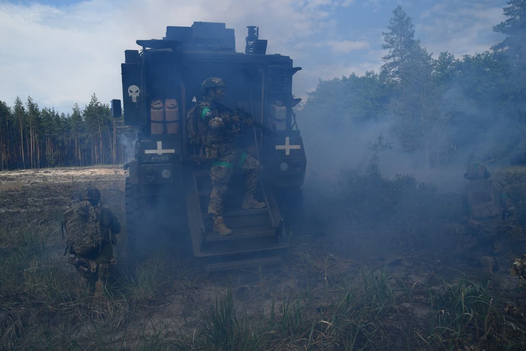 1000-ზე მეტი ოკუპანტი, 54 საარტილერიო სისტემა, 35 ჯავშანტექნიკა ერთ დღეში – რუსეთის ახალი დანაკარგები უკრაინაში