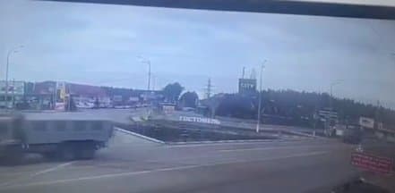 რუსი ოკუპანტები კიევის ცენტრისკენ უკრაინის სამხედრო ფორმებში გადაცმულები გადაადგილდებიან