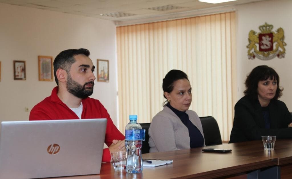 USAID-ის “ძლიერი სოფლის პროგრამის” ფარგლებში, ონის მუნიციპალიტეტის მერიაში სამუშაო შეხვედრა გაიმართა