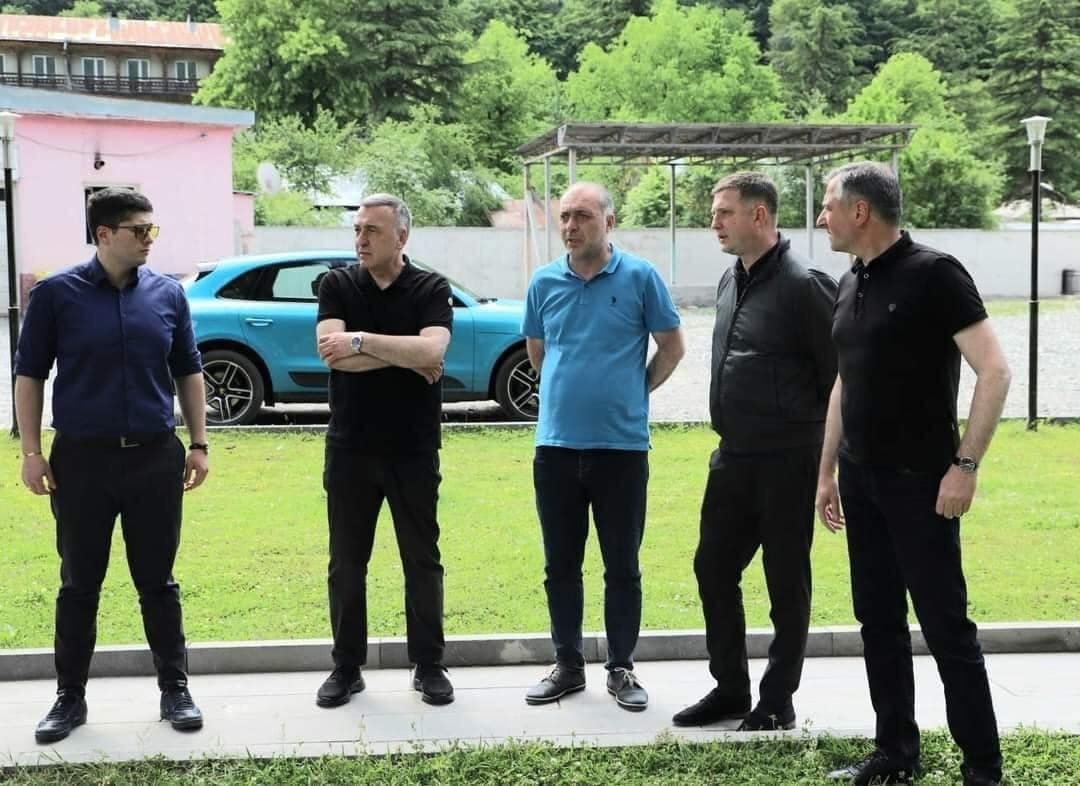 Frontnews image description