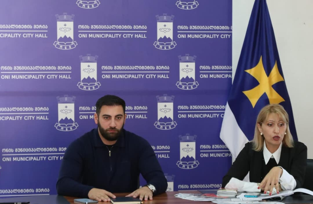 ონის მუნიციპალიტეტის მერის პირველმა მოადგილემ ადმინისტრაციულ ერთეულებში მერის წარმომადგენლებთან სამუშაო შეხვედრა გამართა