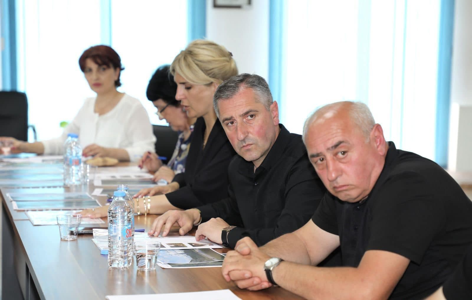 Frontnews image description