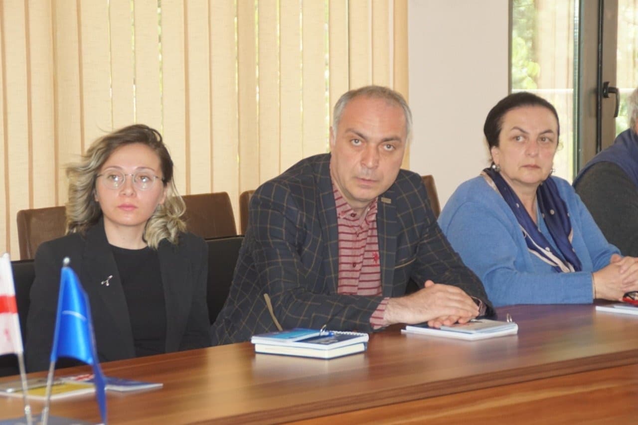 Frontnews image description