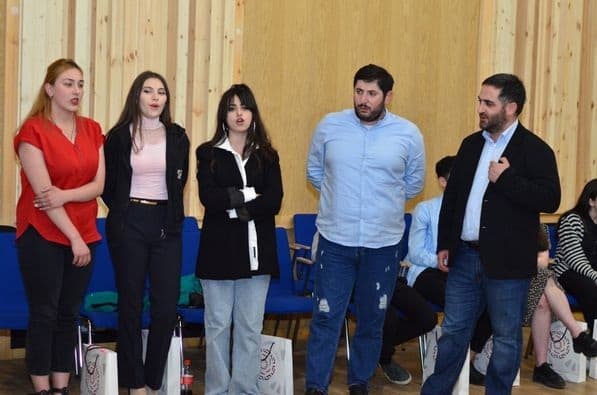 ფოლკლორის სახელმწიფო ცენტრში სალოტბარო სკოლადამთავრებულების სასერტიფიკატო გამოცდა ჩატარდა