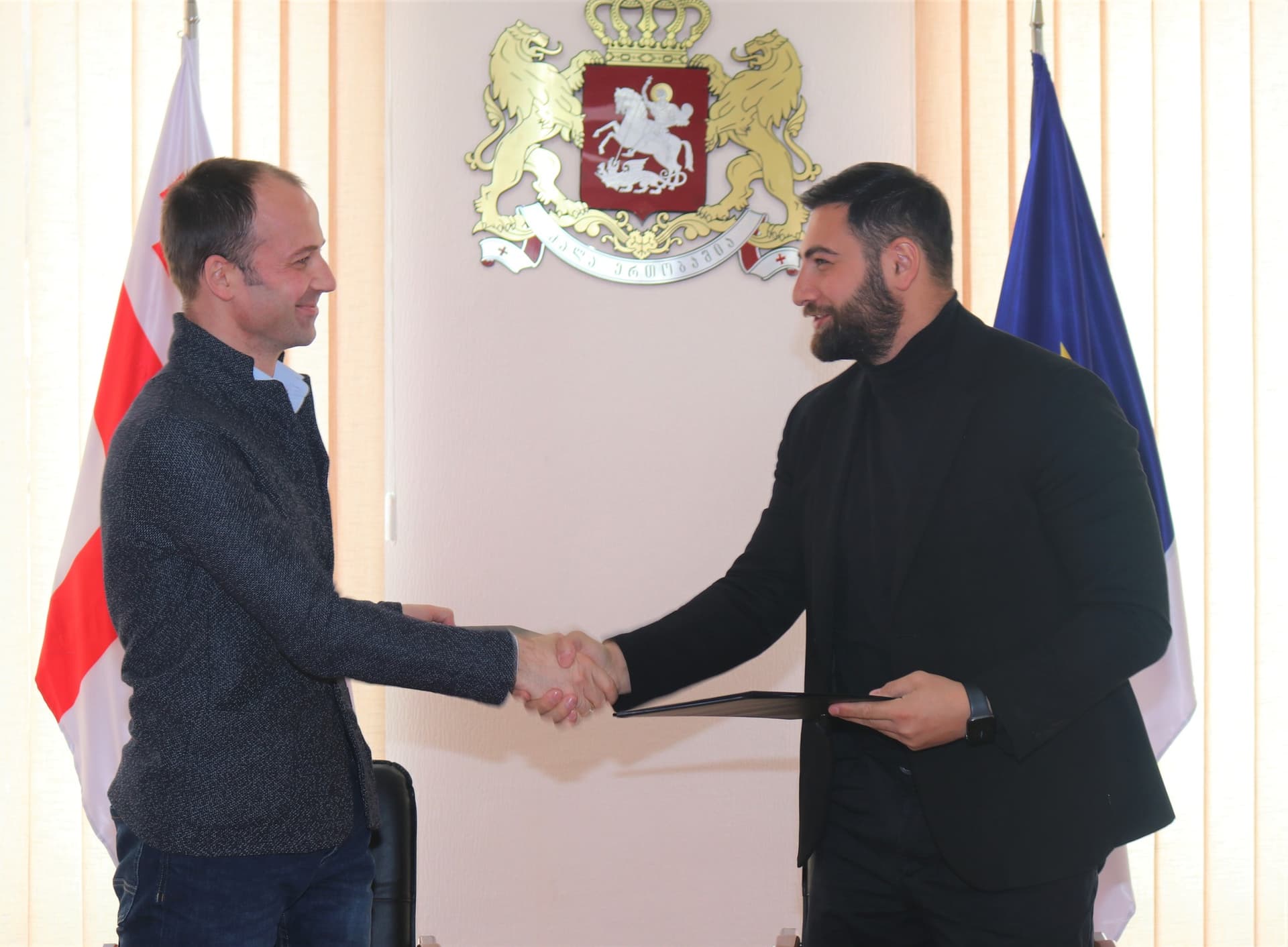 Frontnews image description