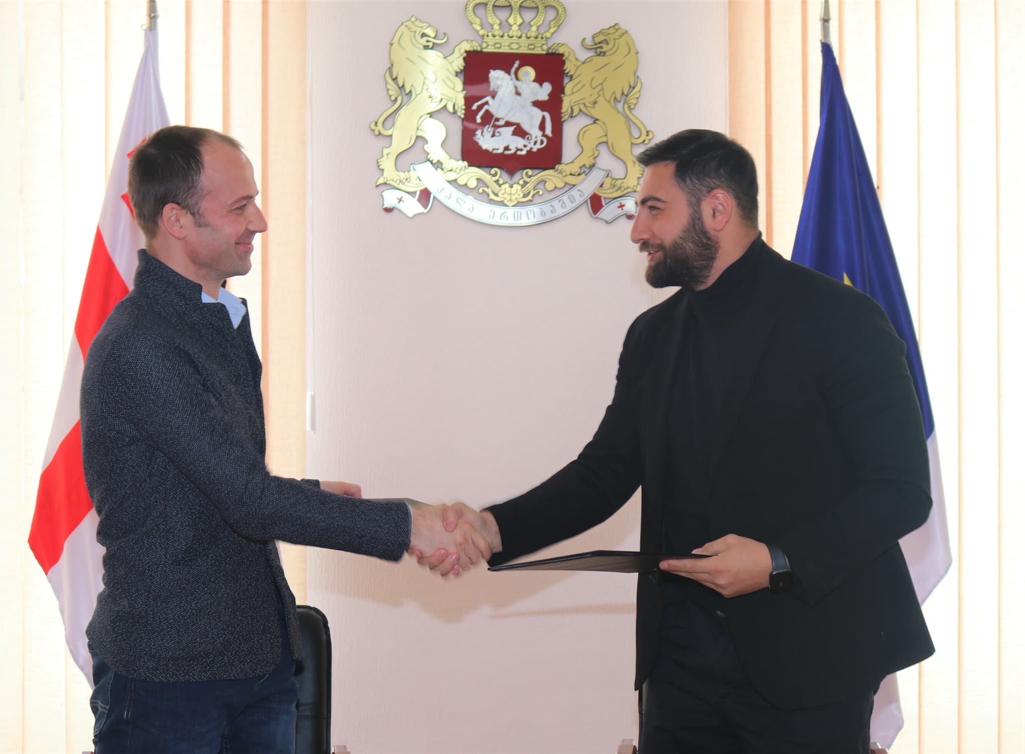 Frontnews image description