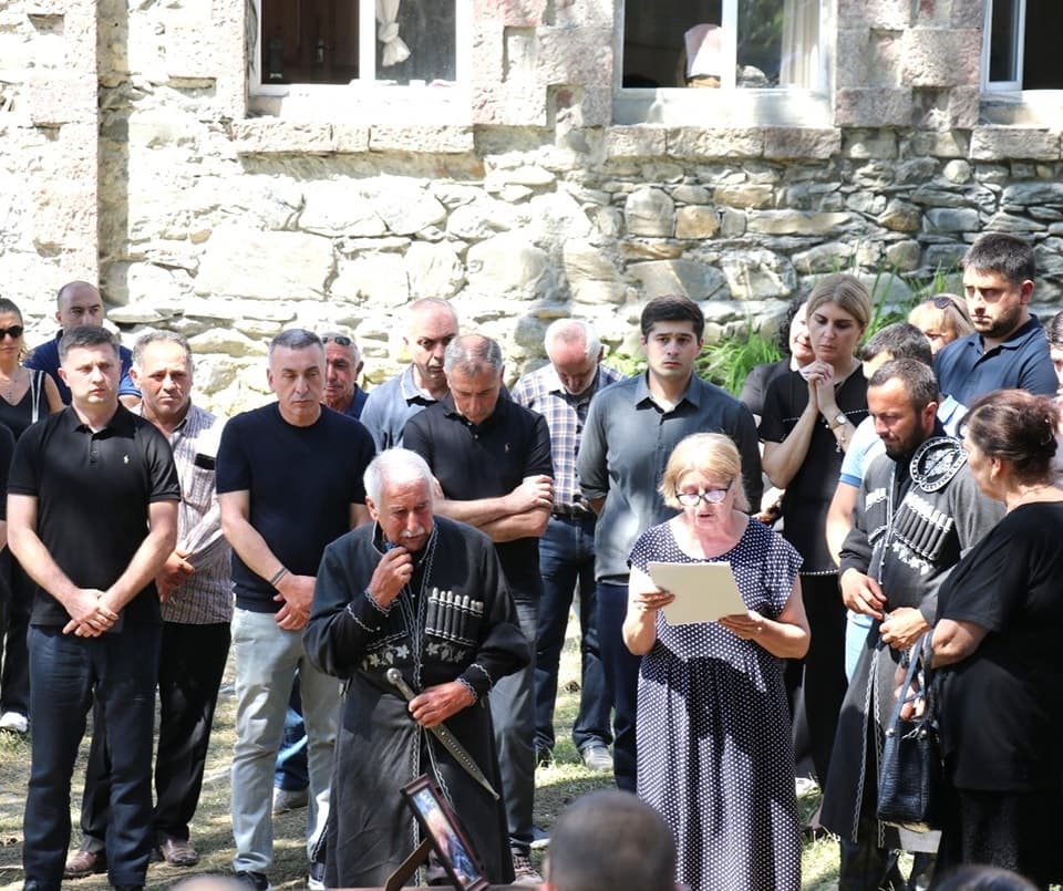 სტიქიის შედეგად დაღუპული სოფო ბაკურაძე და გენადი სულთანიშვილი დღეს დაკრძალეს