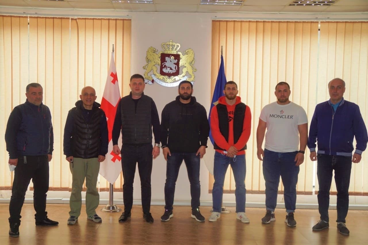 Frontnews image description