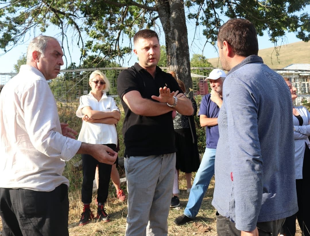 ონის მუნიციპალიტეტის ადმინისტრაციულ ერთეულებში სოფლის მხარდაჭერის პროგრამის ფარგლებში სამუშაოები აქტიურად მიმდინარეობს