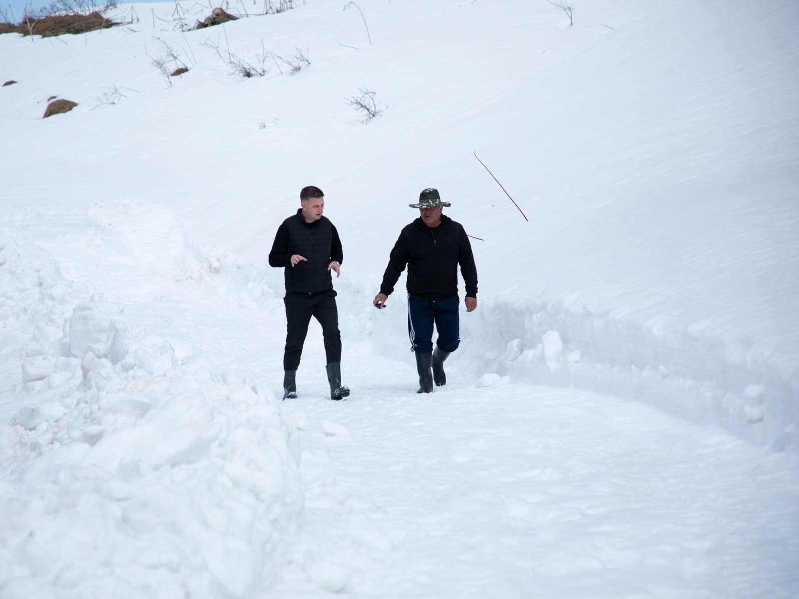 Frontnews image description