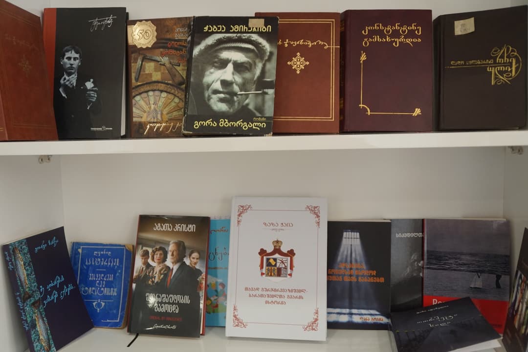 ონის მუნიციპალიტეტის ბიბლიოთეკაში ლიტერატურული საღამო “გულის ჯიბეში შენახული ენძელები” გაიმართა